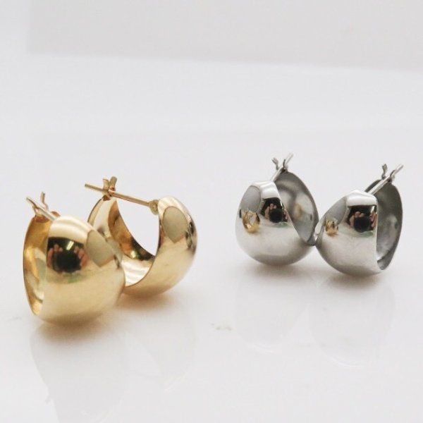 画像1: Pt900　K18YG　 ハーフムーンピアス 約10ミリ×13ミリ　月甲ピアス 半円フープピアス  (1)
